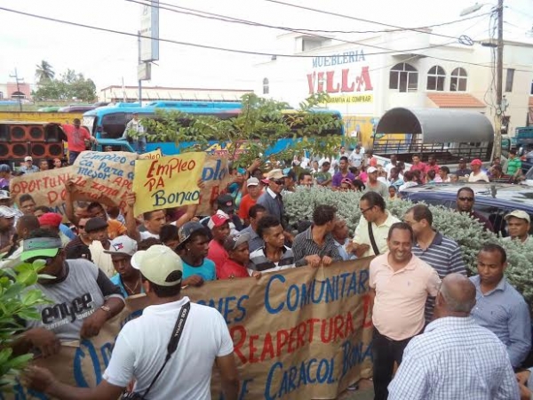 Comunitarios y organizaciones marchan pidiendo apertura zona franca en Bonao