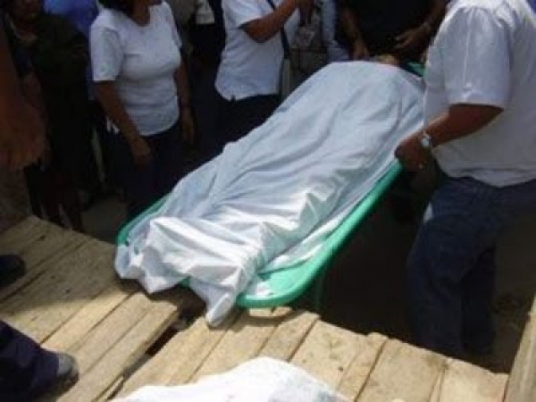 Hombre estrangula una mujer y su hija de cuatro años 