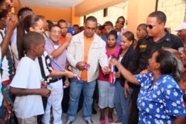 Ayuntamiento inaugura centro comunal con una inversión de 3 millones de pesos San Cristóbal 