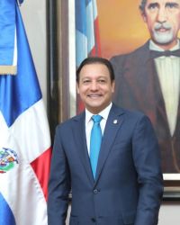 La declaratoria del ejecutivo municipal establece el uso obligatorio del lema, “Santiago es Patria” en todos los documentos oficiales de la institución.