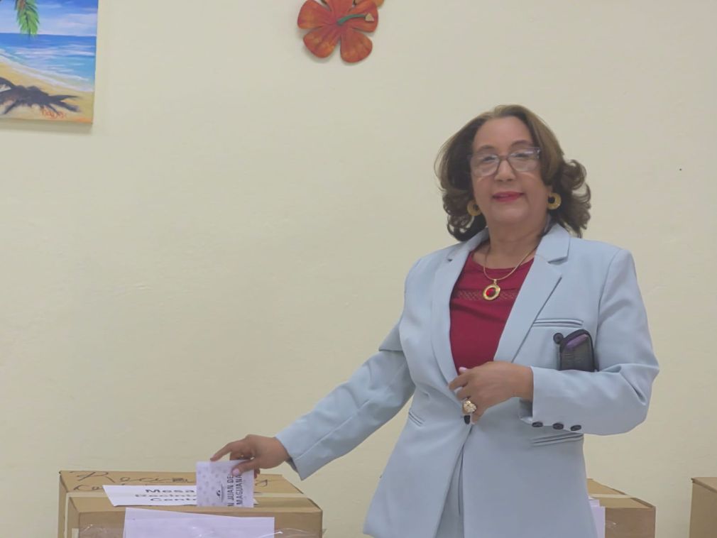 La académica se convierte en la primera mujer en dirigir la primera extensión de la UASD en sus 56 años de fundada.  