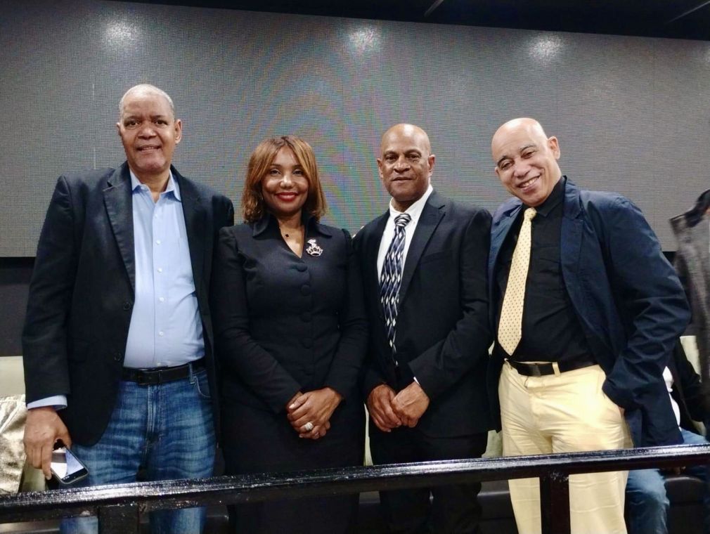 Dirigentes del PRM en Nueva York sellan apoyo al “binomio del consenso y la unidad” Luis Emilio Ducasse a la presidencia e Isaura Nívar a la secretaría general en acto multitudinario.