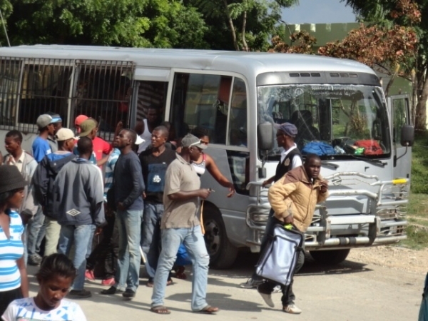 Los organismos han denunciado las condiciones inhumanas de las deportaciones de haitianos que se hacen con frecuencia violando el decreto 327'13