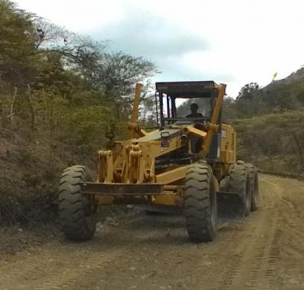 Ayuntamientos de Ocoa y Sabana Larga se unen para reparar carretera El Limón: 
