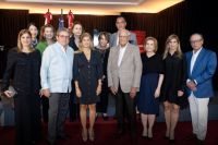 Representantes del Teatro Nacional y de la Fundación Amigos del Teatro anuncian taller.