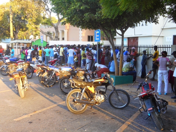 Haitianos cruzan masivamente en busca de documentos para la nacionalidad dominicana