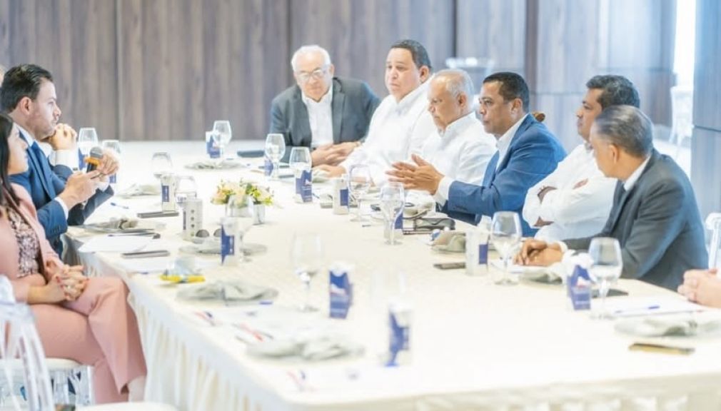 Víctor D’ Aza encabezó la reunión.
