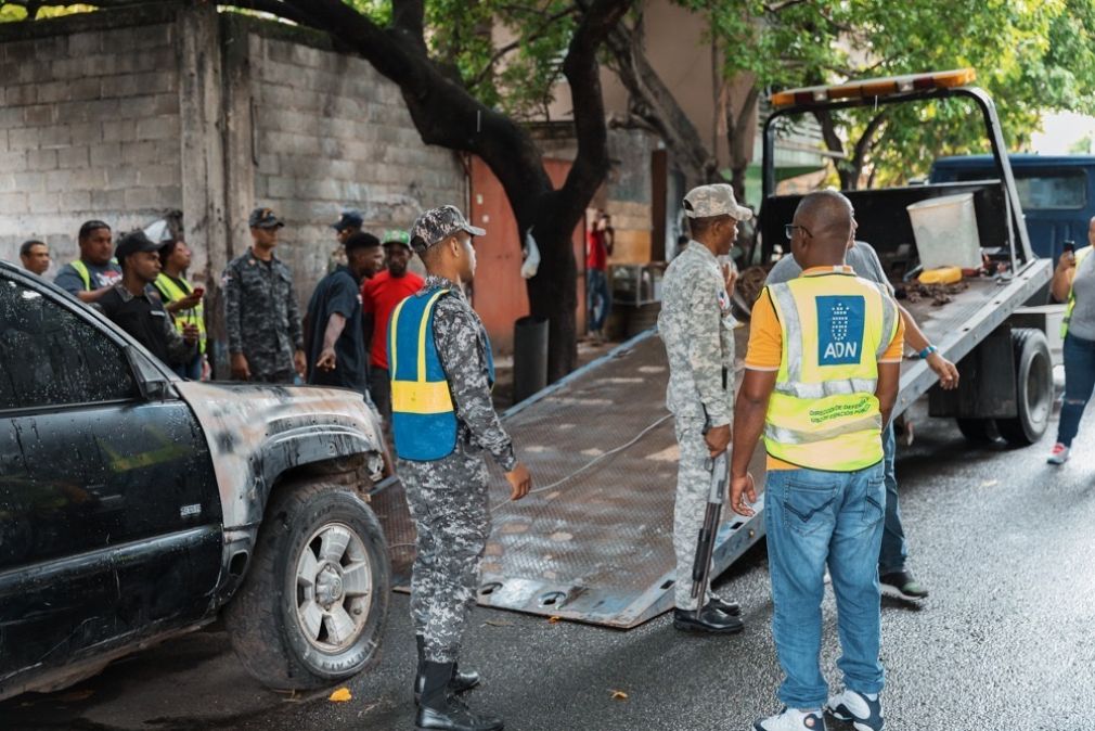 Fueron cerradas dos gomeras y retirados nueve vehículos en condición de chatarras.