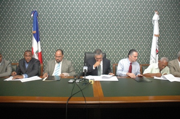 Ayuntamiento y Buhoneros acuerdan poner orden en la Duarte con París