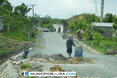 Entrada de Las Taranas por la autovía del nordeste en Sabana Grande de Boyá en foto de archivo.