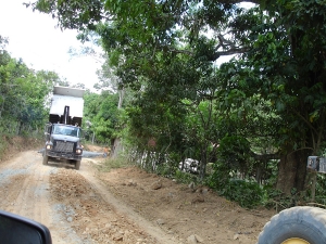 Obras Públicas realiza reparación de caminos vecinales:  