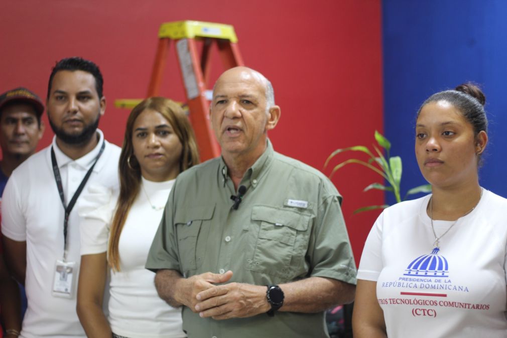 El director de los Centros Tecnológicos Comunitarios habló en esos términos al encabezar el inicio de los remozamientos de los compumetros en la estación del Metro Juan Pablo Duarte.