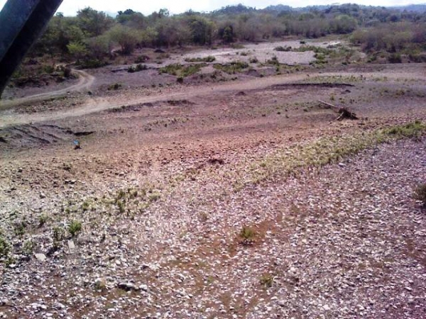 Denuncian continúan extrayendo materiales para la construcción río Bajabonico