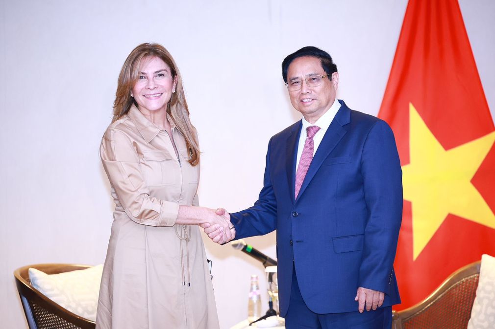 Carolina Mejía alcaldesa del Distrito Nacional y el Pham Minh Chính, primer ministro de Vietnam.
