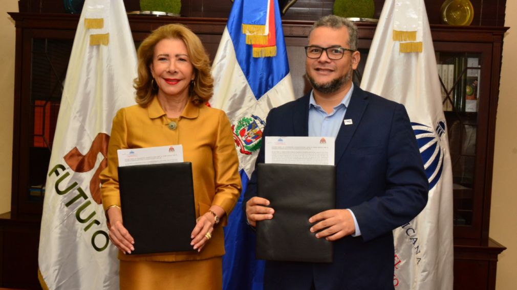 El acuerdo fue rubricado por la presidenta de la Fundación Sur Futuro, Melba Segura de Grullón, y Hecmilio Galván, director ejecutivo del FEDA.