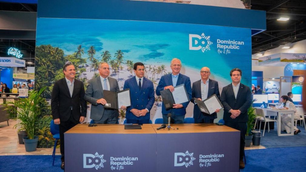 El ministro de Turismo calificó como histórico el acuerdo entre MSC Cruises y Costasur Casa de Campo.