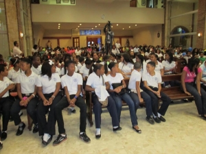 Niños y niñas de Santo Domingo oran por la Paz Mundial