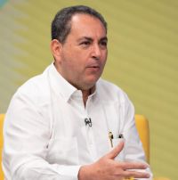 Mario Lama durante entrevista transmitida por RTVD canal 4.