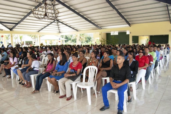 Programa de Capacitación Comunitaria gradúa 377 estudiantes en Cotuí 