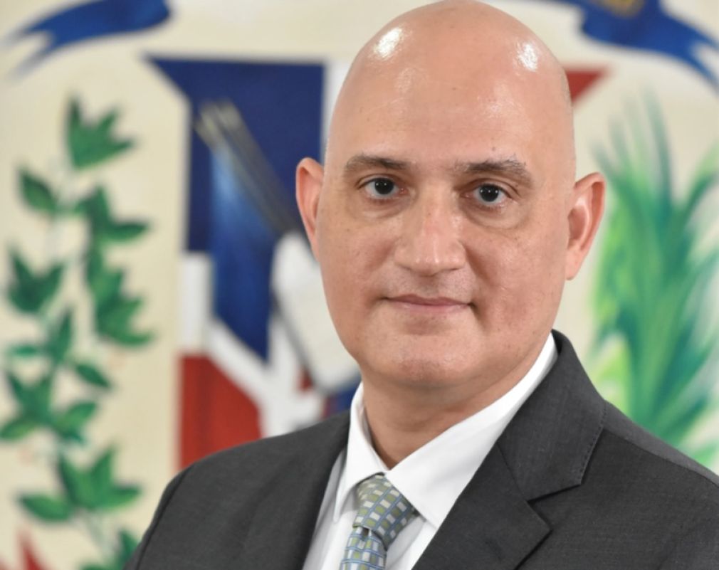 El ministro Pável Isa Contreras presentó la dimisión a su cargo ante el presidente Luis Abinader.