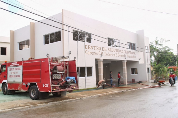 Inauguran moderno local a los bomberos en Sabana de la Mar