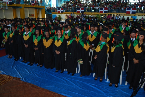 Universidad en Cotui gradúa 505 estudiantes