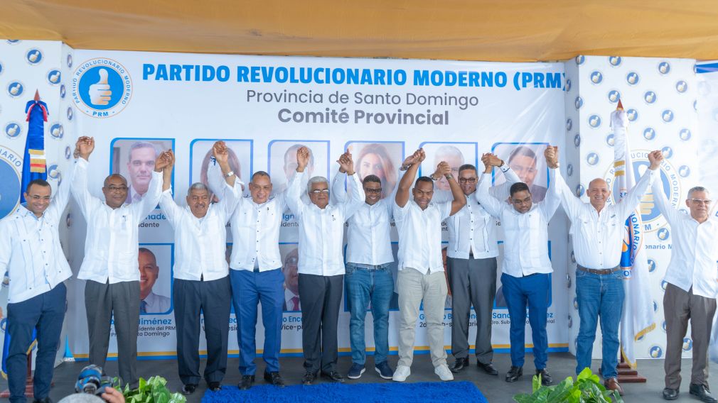 El acto lo encabezó el presidente del PRM en la provincia Santo Domingo, Rafael Burgos Gómez, adjunto a los demás dirigentes políticos de esta demarcación, quienes definieron de trascendental y muy importante el acto político.