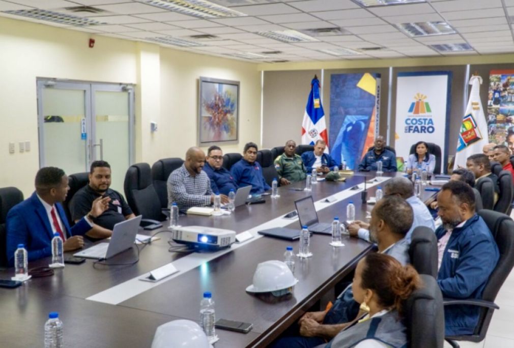 El simulacro sísmico incluye un incendio simulado en uno de los pisos del Palacio Municipal Dr. José Francisco Peña Gómez.