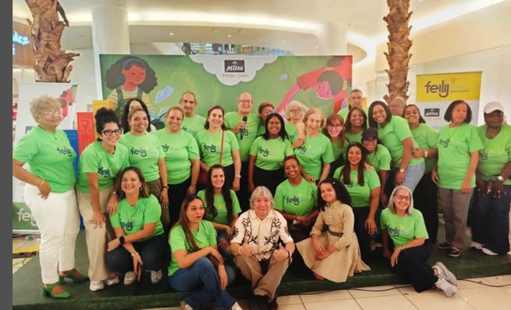 El equipo organizador de la Feria Infantil y Juvenil del Libro y las libreras participantes despiden con alegría el evento tras una nueva edición de éxito.