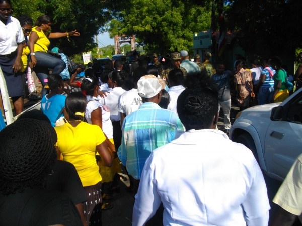 Red condena apresamiento de cientos de trabajadores migrantes haitianos