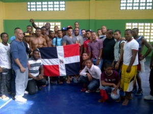 Luchadores olímpicos de la Policía realizan entrenamiento en Azua