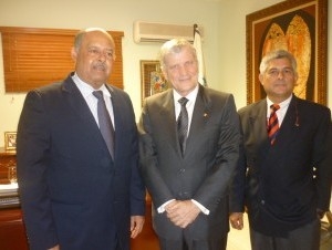 Embajador de Canadá visita alcalde de Boca Chica