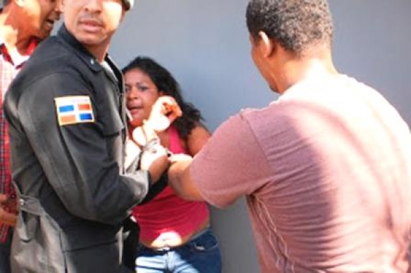 Gobernador de San Cristóbal se queja de atropello policial