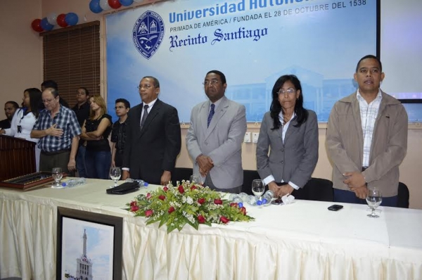 UASD presenta los primeros 26 médicos internos  