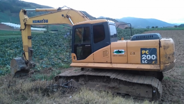 Incautan retroexcavadora construía reservorio de agua en Constanza: 