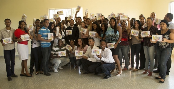 Ministerio de la Juventud entrega  Tablet en San Pedro de Macoris 