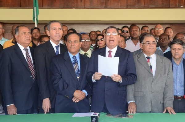 Grupos ratifican respaldo a Iván Grullón en la UASD