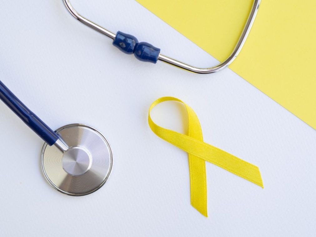 El símbolo dorado representa la atención que necesita el cáncer infantil, para lo cual se ha designado el mes de septiembre internacional y nacionalmente, para motivar el acceso a diagnóstico y tratamiento. FOTO DE OMS.