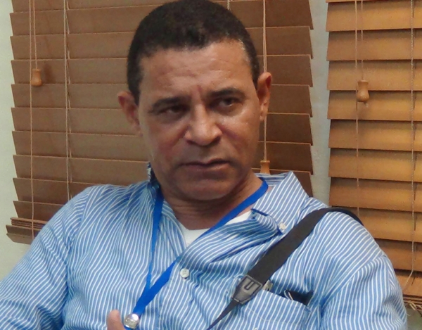 Menoscal Reynoso, director del periódico digital elpaisdomincano.com, momentos después que fuera agredido por pistoleros dentro de la Universidad Autónoma de Santo Domingo, UASD.