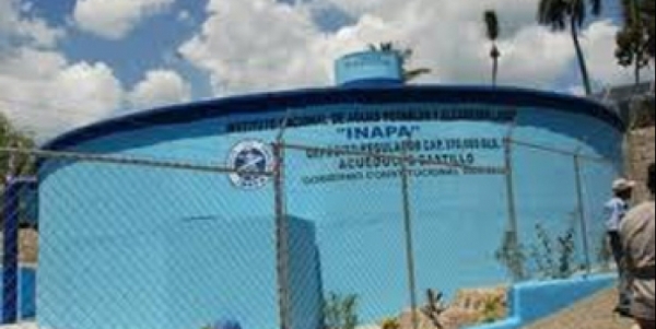 Denuncian agua reciben en Los Miche no es tratada por parte del INAPA: 