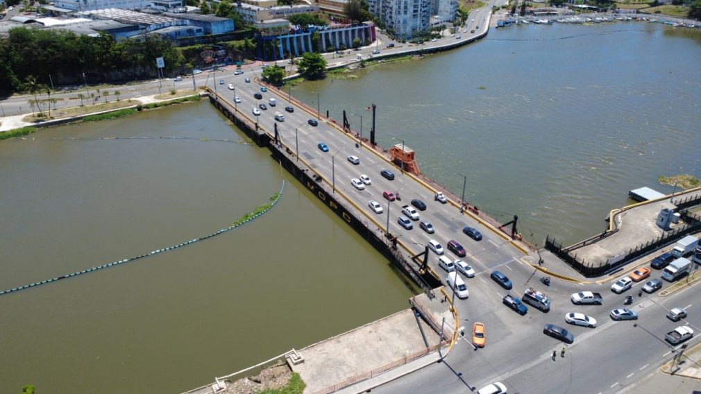 Obras Públicas recomendó a los conductores buscar rutas alternas para desplazarse.