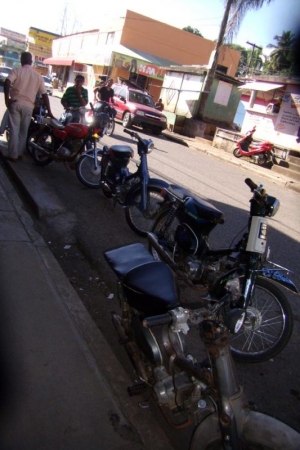 Campesinos cambian caballos y burros por motocicletas