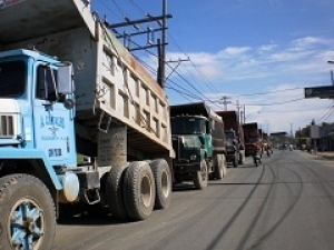 Camioneros paralizan labores en Batey Gautier reclaman pago 