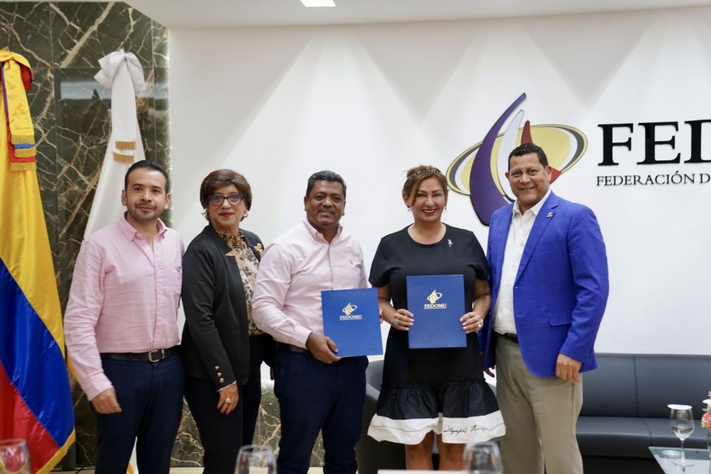 La firma se llevó a cabo en el marco del cierre del proyecto &quot;Alianzas para la Mejora de las Capacidades de los Municipios Dominicanos para el Ordenamiento Territorial&quot;, impulsado por la Federación Dominicana de Municipios (Fedomu), en colaboración con su homóloga de Colombia.