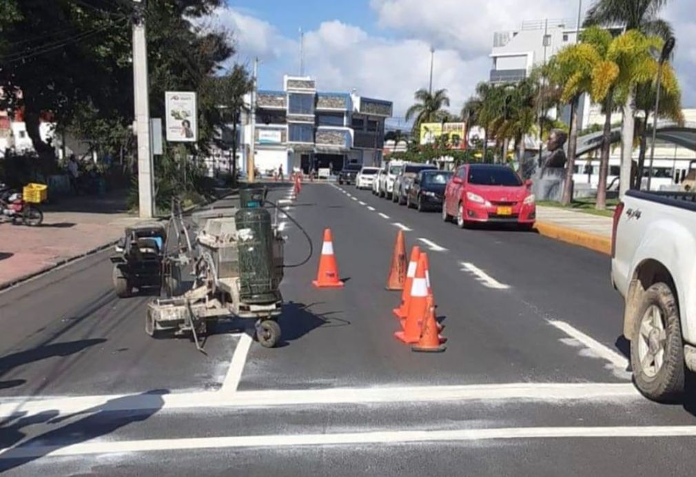 La jornada de señalización se inició el las avenidas Los Mártires y Antonio Guzmán, salida a Santo Domingo y se extenderá a otros puntos de la ciudad.  
