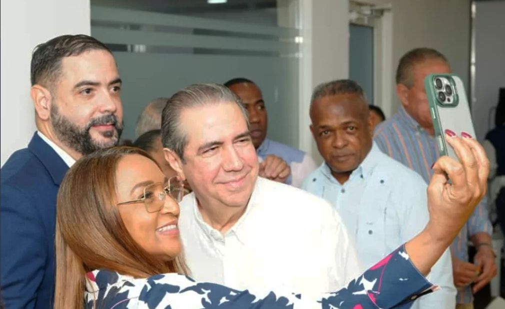 El respaldo recibido por Javier García se debe a su experiencia dirigiendo campañas de candidatos que han resultado ganadores de diferentes elecciones presidenciales.