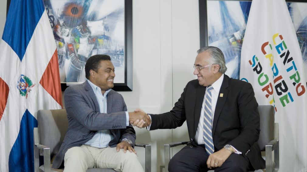 José Monegro, presidente del Comité Organizador y Luis Mejía Oviedo, presidente de Centro Caribe Sports.