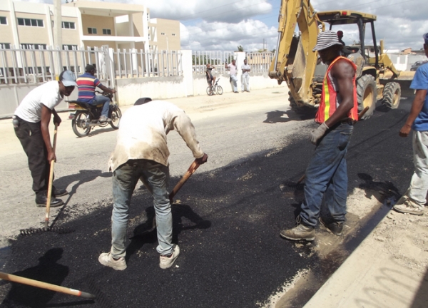Síndico de San Luis anuncia inicio programa de asfaltado en ese Distrito Municipal