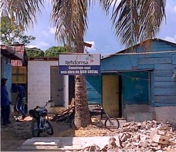 Refidomsa construye sanitarios públicos en Haina y Nigua