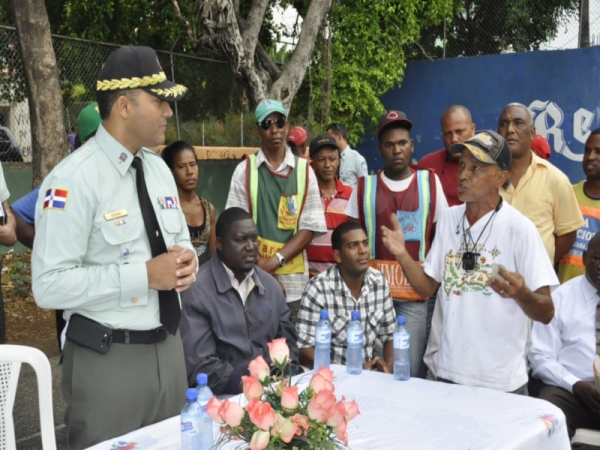 Director de Amet se reúne con motoconchistas en Guachupita